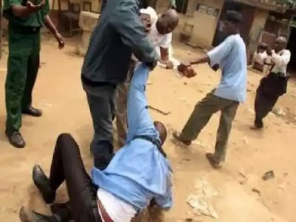 Gosh!! Police Officer Bites Off Neighbour’s Finger In Nasarawa State [See Photo]
